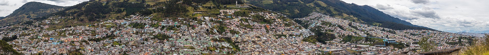 1920px-Vista_de_Quito_desde_El_Panecillo,_Ecuador,_2015-07-22,_DD_61-69_PAN (1)